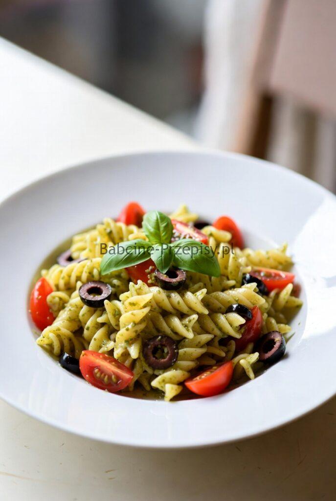 Sałatka makaronowa z pesto